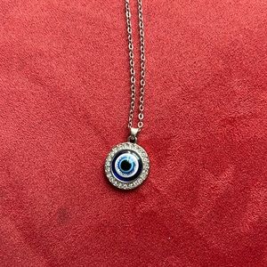 Women necklace with chain.it s not silver but good material.very good condition.